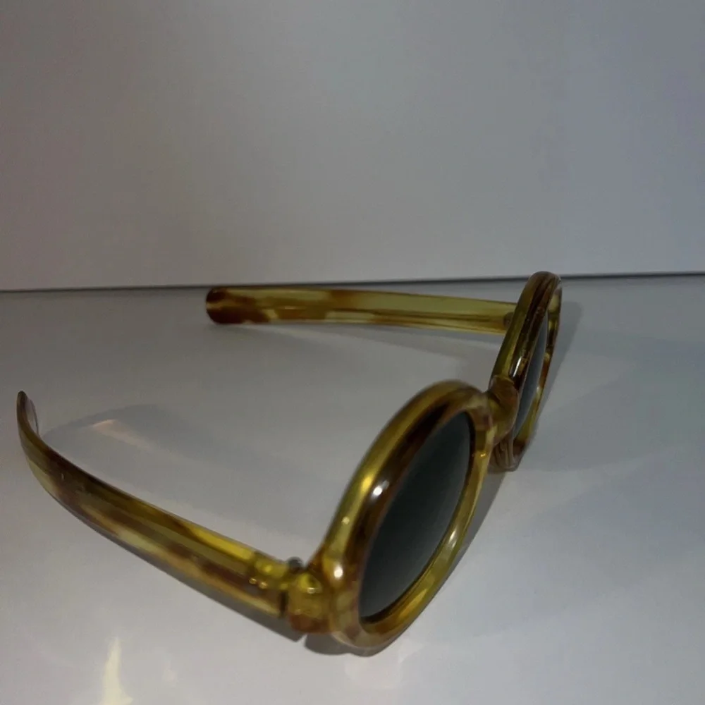 Vintage 1940s made in Italy tortoise shell round thick glasses Trendy Runway